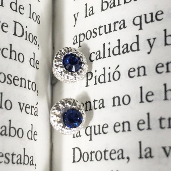 Alquimia Jewelry - DAINTY JEWELED BLUE SAPPHIRE PAVE STUD EARRINGS